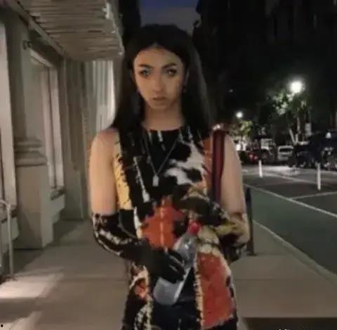 娱乐八卦吃瓜少女